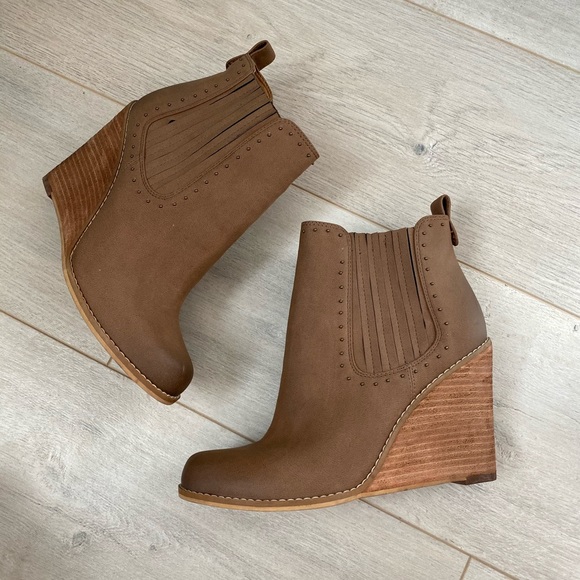 Melrose and Market New in box Brown wedge  boots - Picture 1 of 6